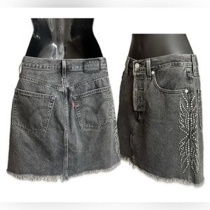 LEVI’S mini skirt black/ grey studded